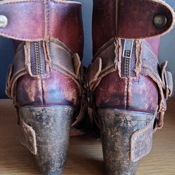Freebird by Steven Red and Brown EL PASO Ankle Boots - Picture 10 of 10